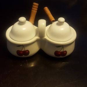 Sugar and  cream set.